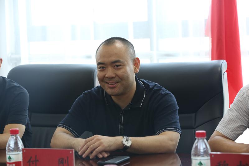 公司董事长付刚一行专程走访慰问了武警河南省总队安阳市支队,代表